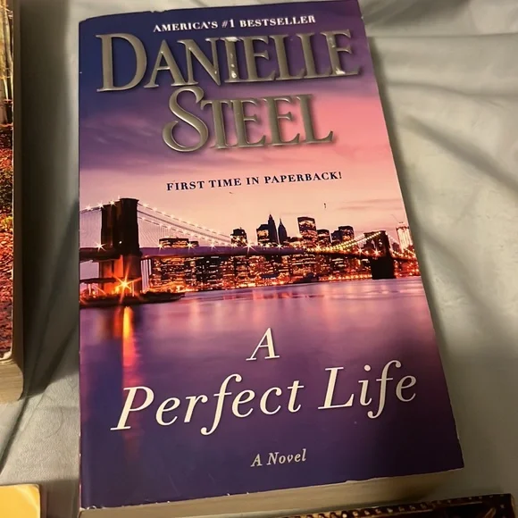 6 Paperback Books! - Picture 7 of 7